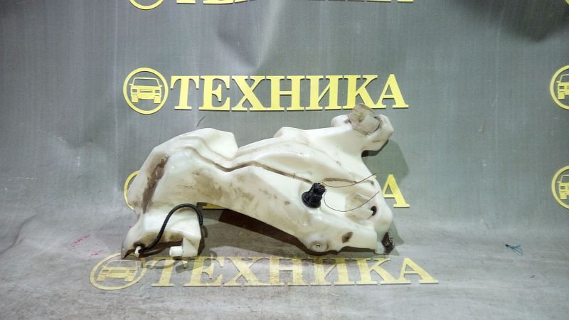 Бачок омывателя A4 8EC Бачок омывателя A4 8EC