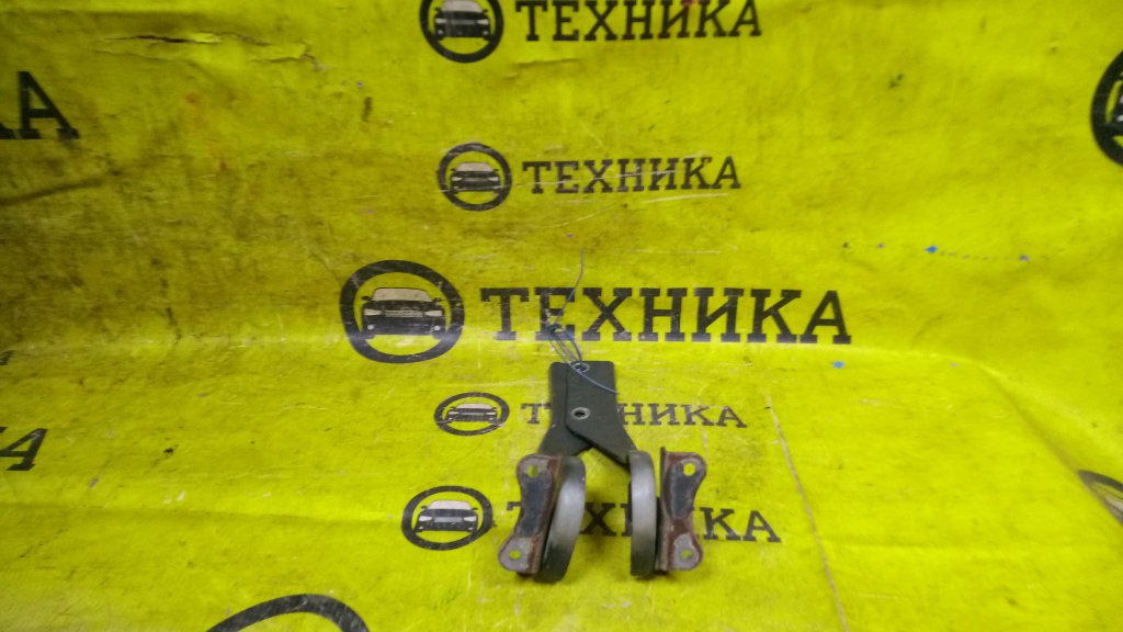 Кронштейн капота передний MW ME34S Кронштейн капота передний MW ME34S