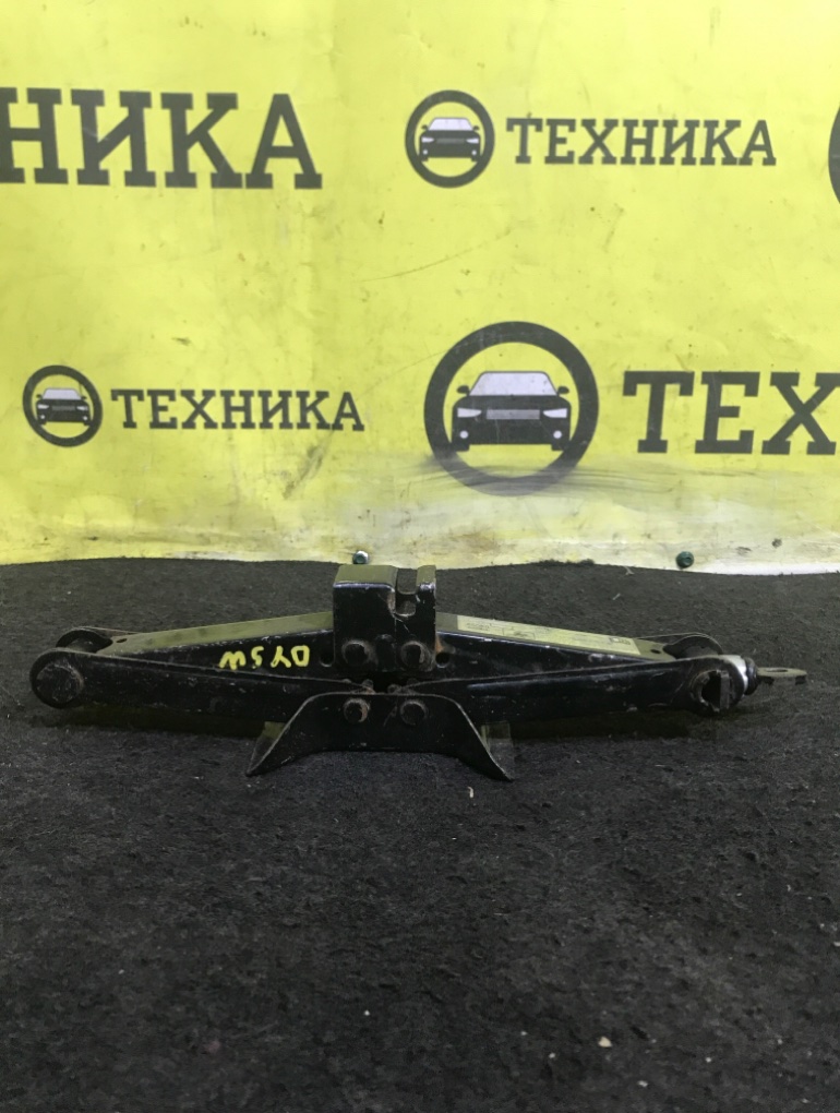 Запчасть домкрат Mazda Demio DY5W B25D37790 контрактная Домкрат Mazda Demio DY5W B25D37790 контрактная