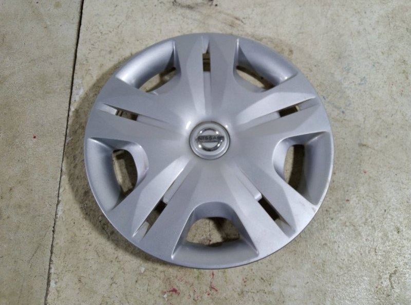 Колпак Nissan Tiida 1 (б/у) Колпак Nissan Tiida 1 (б/у)
