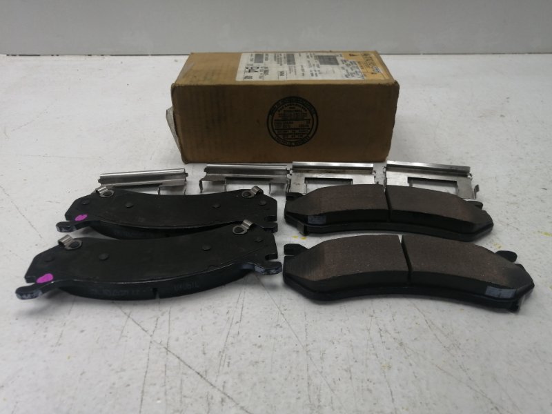 Тормозные колодки передние TAHOE 2006-2014 GMT 900