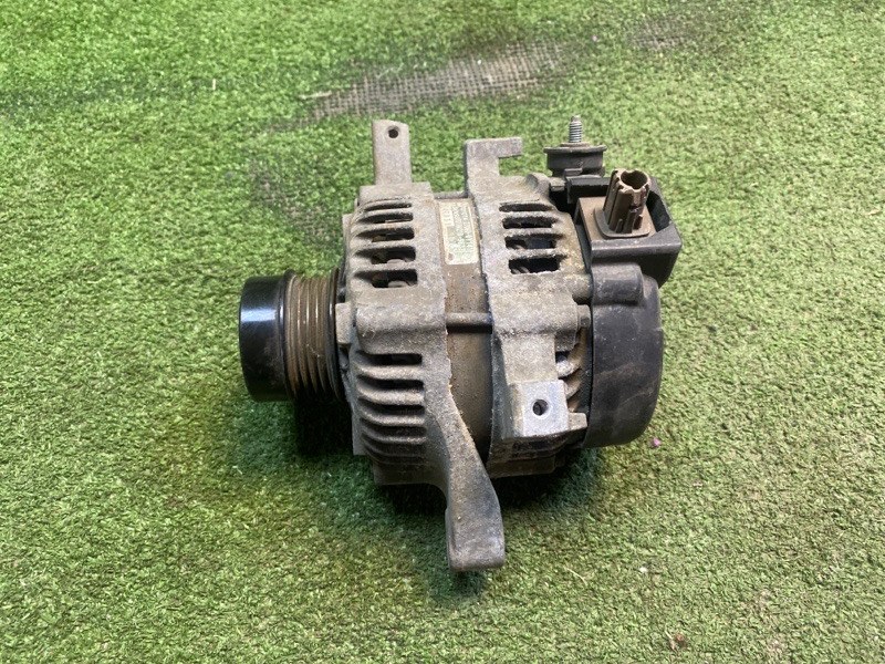 Запчасть генератор TOYOTA AURIS 2012-2018 E18 270600Y141 Б/У Генератор TOYOTA AURIS 2012-2018 E18 270600Y141 Б/У