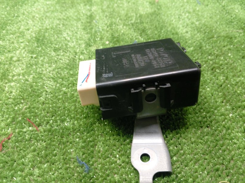 Блок управления стеклоочистителем TOYOTA CAMRY 2AR-FE