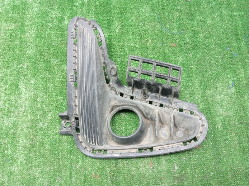 НАКЛАДКА ПТФ ПРАВАЯ передняя правая KIA RIO 86524H0000 Б/У