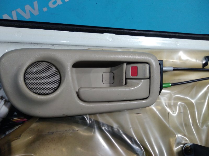 Ручка двери внутренняя Toyota Ipsum SXM10 3S-FE передняя правая