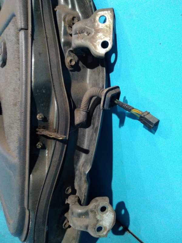 Шарнир двери Isuzu Gemini JT641F 4EE1-T 1991г задний левый