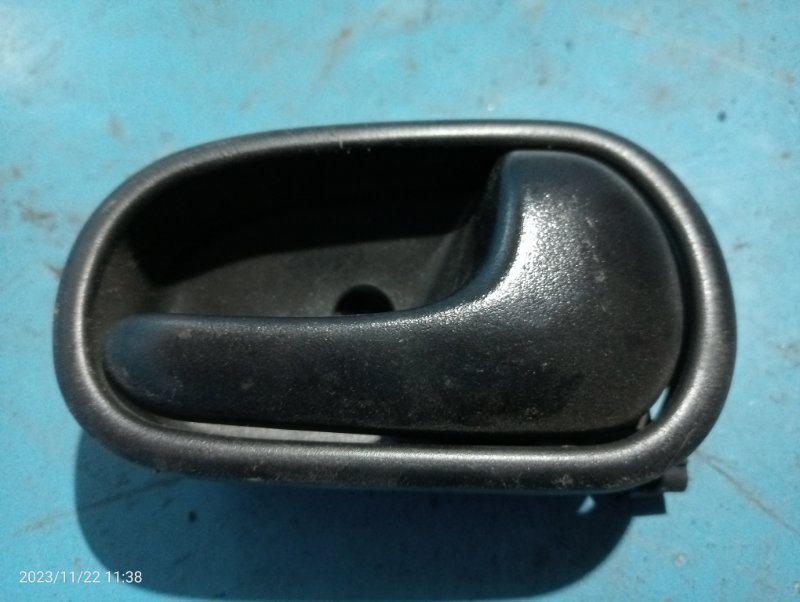 Ручка двери внутренняя Mazda Demio DW3W B3DE 2001г задняя правая