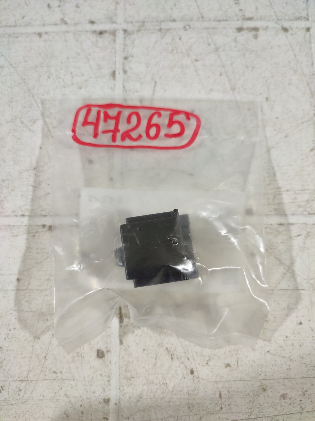 Кронштейн фары передний KIA STINGER 2017-2024 921730U000 новая