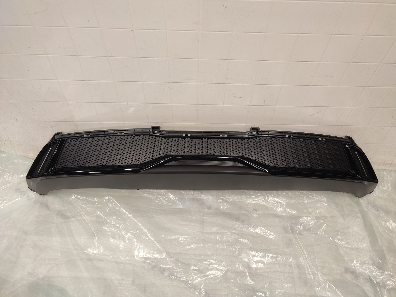 Үлкен емізіктері бар жетілген ханыммен жыныстық қатынас Азиялық әйел бір литр сперматозоидты ішкен.