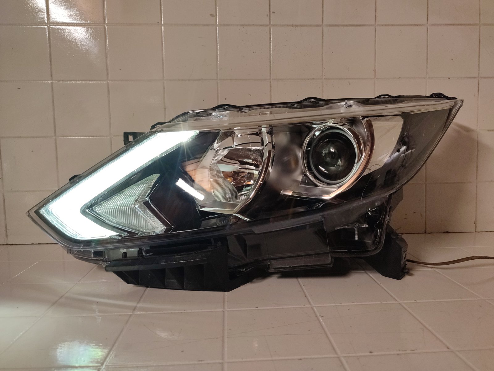 Фара галоген передняя левая NISSAN QASHQAI 2 Дорестайлинг 2013-2018 J11 260604EH2A Б/У