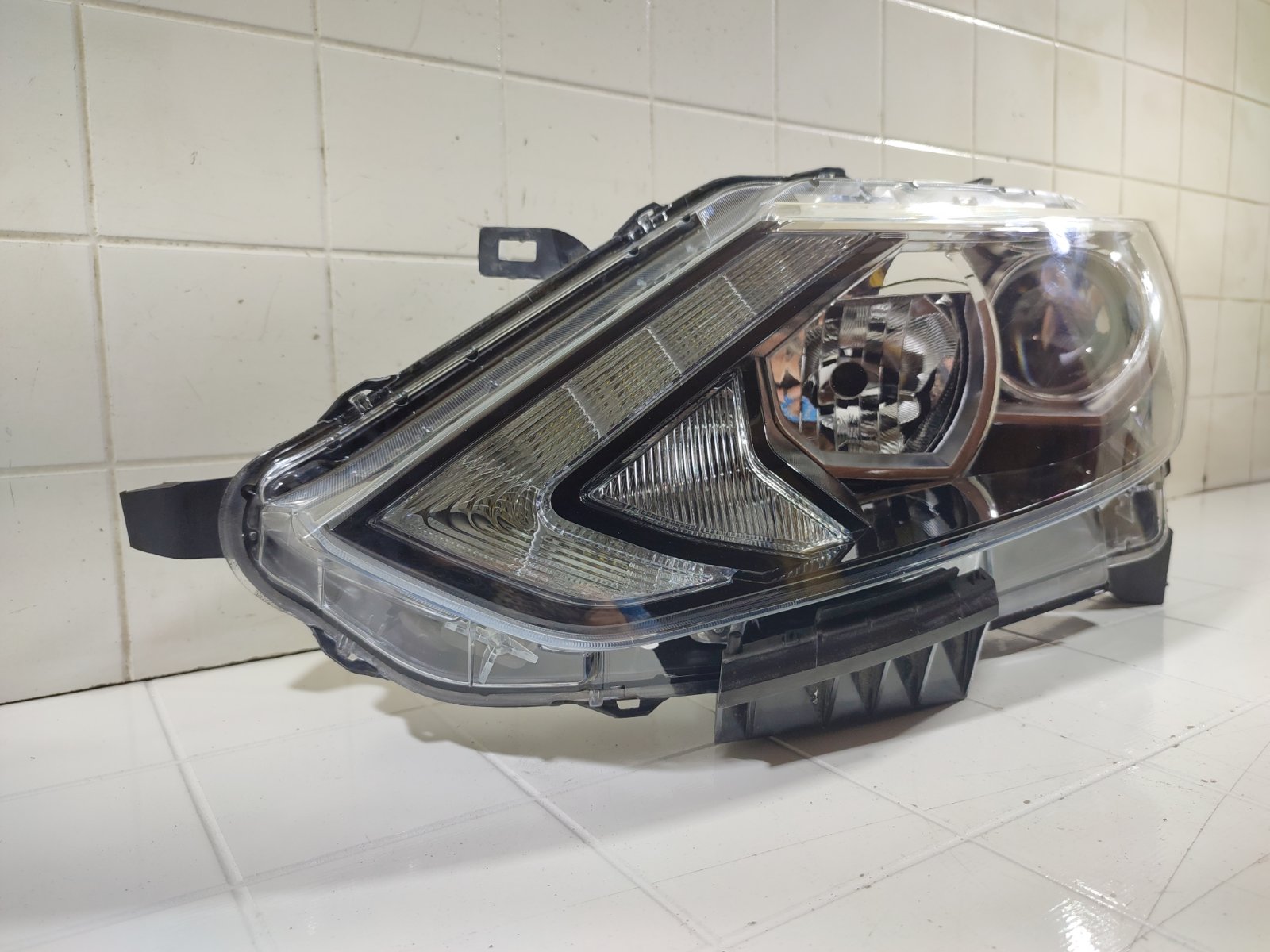 Фара галоген передняя левая NISSAN QASHQAI 2 Дорестайлинг J11