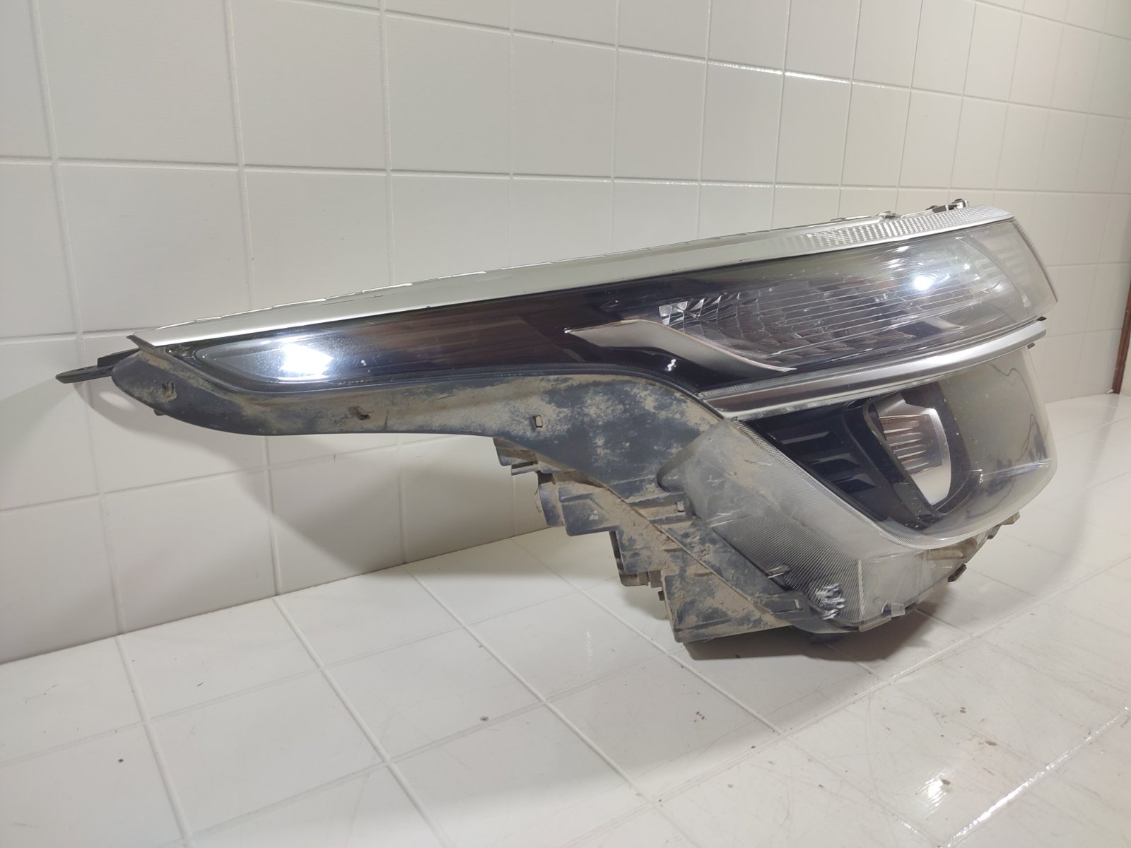 Фара галоген передняя правая KIA SELTOS SP2
