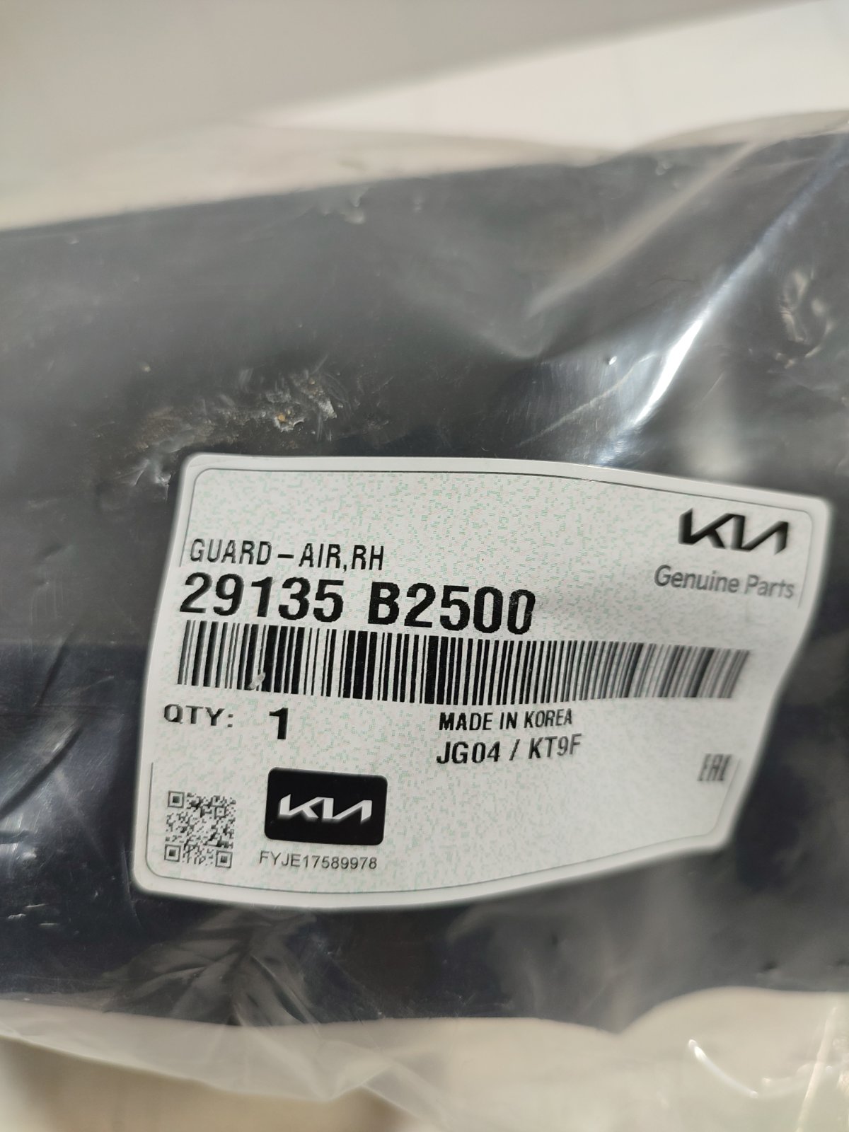 Дефлектор радиатора новый правый KIA SOUL 2 Рестайлинг PS