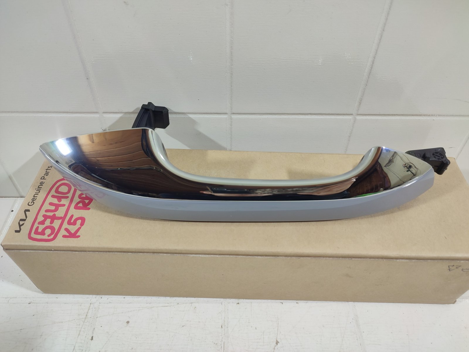 Ручка двери новая задняя правая K5 2020-2023 DL3