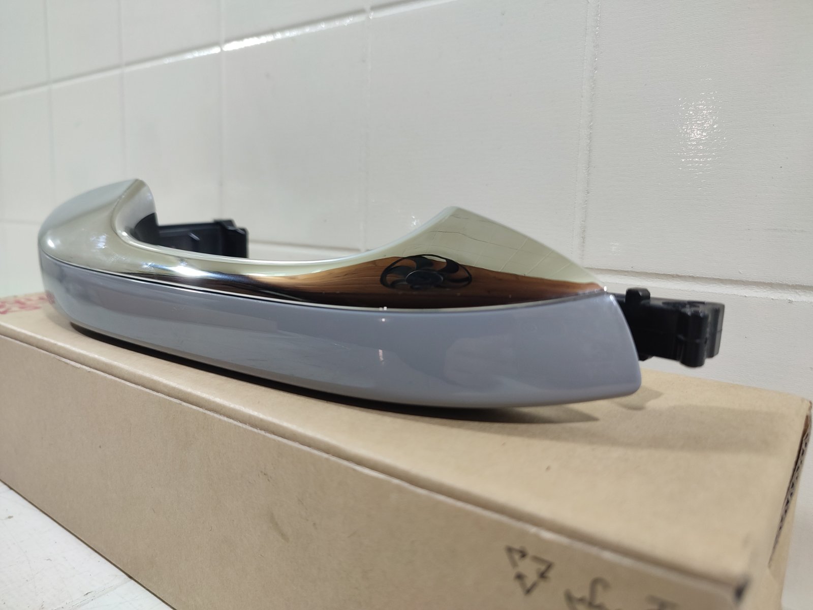 Ручка двери новая задняя правая KIA K5 DL3