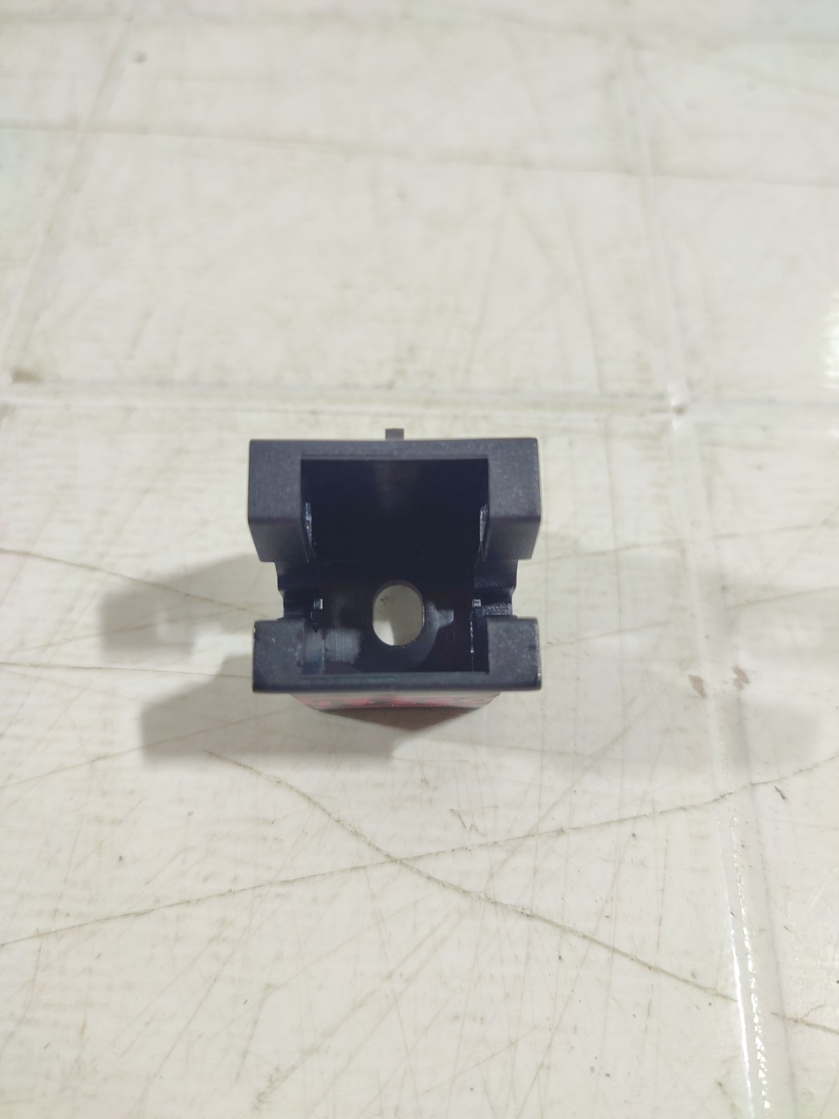 Кронштейн фары передний KIA STINGER 2017-2024 921730U000 новая