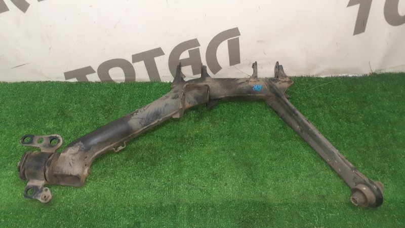 Рычаг Toyota Sienta NCP85 1NZFE 2004 задний правый нижний (б/у)