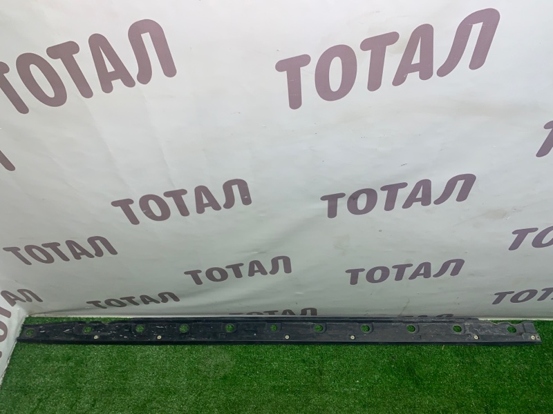 Накладка на порог Toyota Wish ZNE14 1ZZFE левая нижняя (б/у)