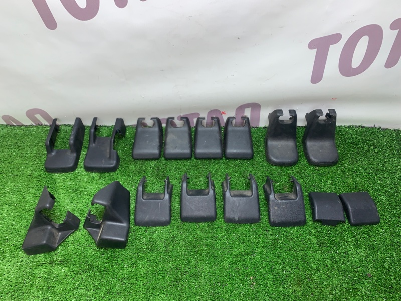 Заглушка крепления сиденья Toyota Wish ZNE14 1ZZFE 2004 (б/у)