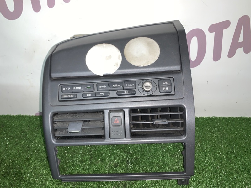 Консоль магнитофона Nissan Presage VNU30 YD25DDTI 2001 (б/у)