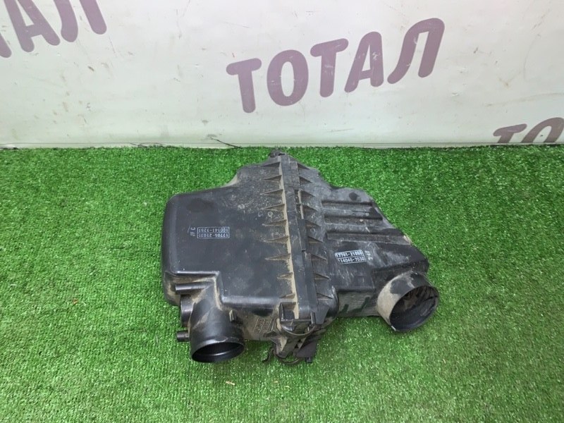 Корпус воздушного фильтра TOYOTA SIENTA 2004 NCP85 1NZFE 17700-21050 контрактная