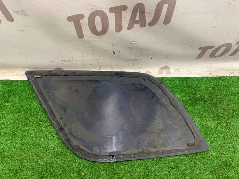 Стекло собачника правое VEHICROSS UGS25 6VD1