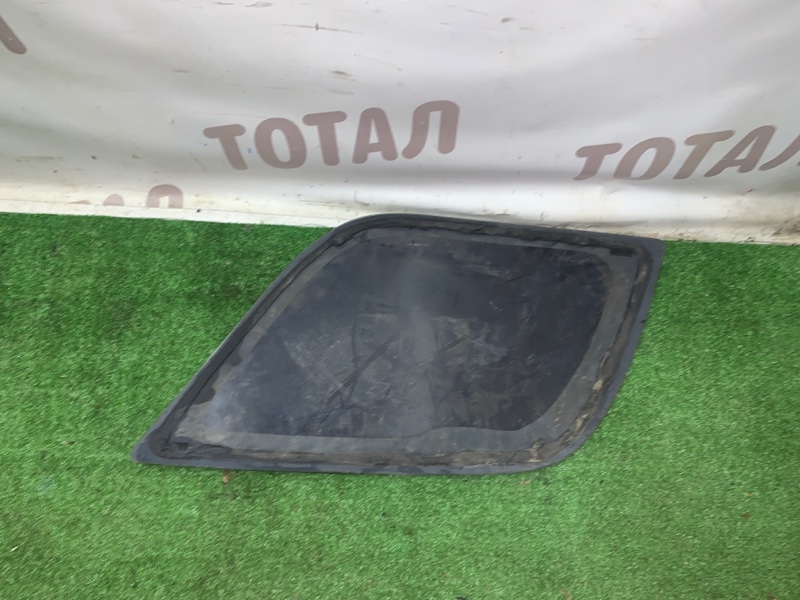 Стекло собачника заднее левое VEHICROSS UGS25 6VD1