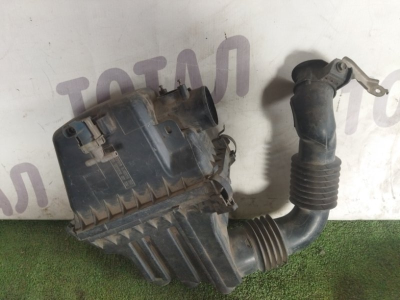 Корпус воздушного фильтра TOYOTA FUNCARGO 2005 NCP25 1NZFE 17700-21050 контрактная