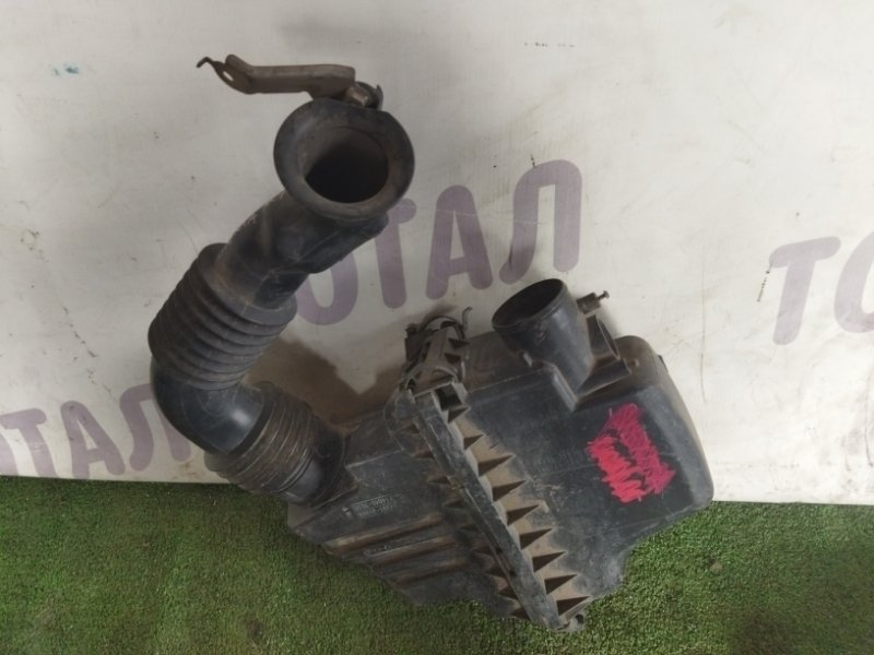 Корпус воздушного фильтра TOYOTA FUNCARGO NCP25 1NZFE