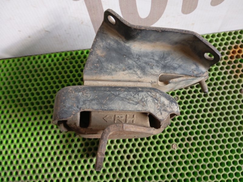 Подушка двигателя правая VEHICROSS UGS25 6VD1