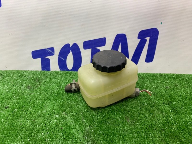 Бачок для тормозной жидкости TOYOTA WISH 2004 ZNE14G 1ZZFE 4722048130 контрактная