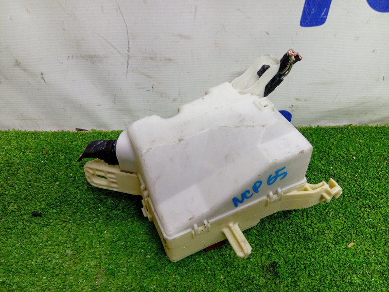 Блок предохранителей под капот IST 2004 NCP65 1NZFE
