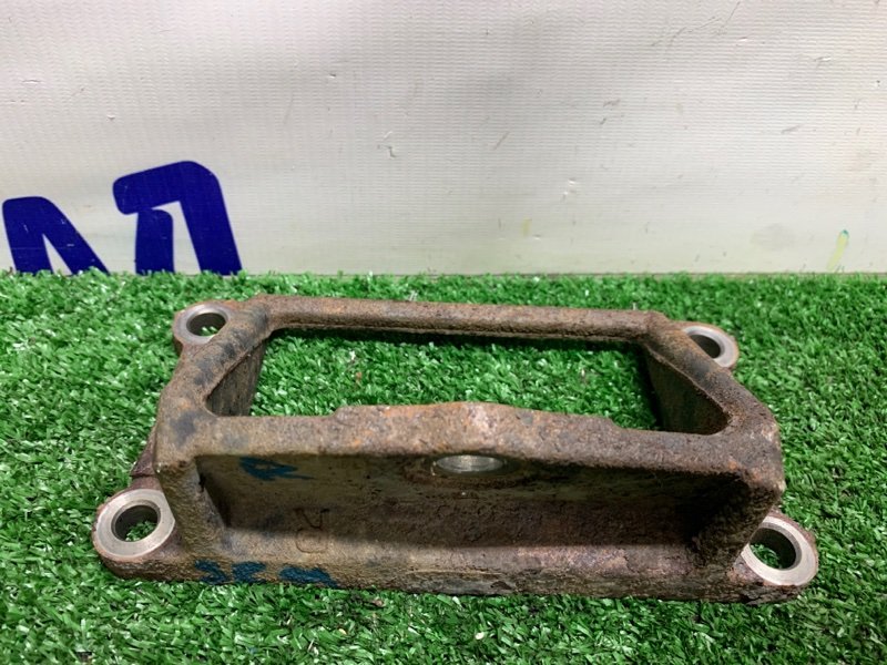 КРОНШТЕЙН ОПОРЫ ДВИГАТЕЛЯ правый TOYOTA SEQUOIA USK65 3URFE 1231138030 контрактная