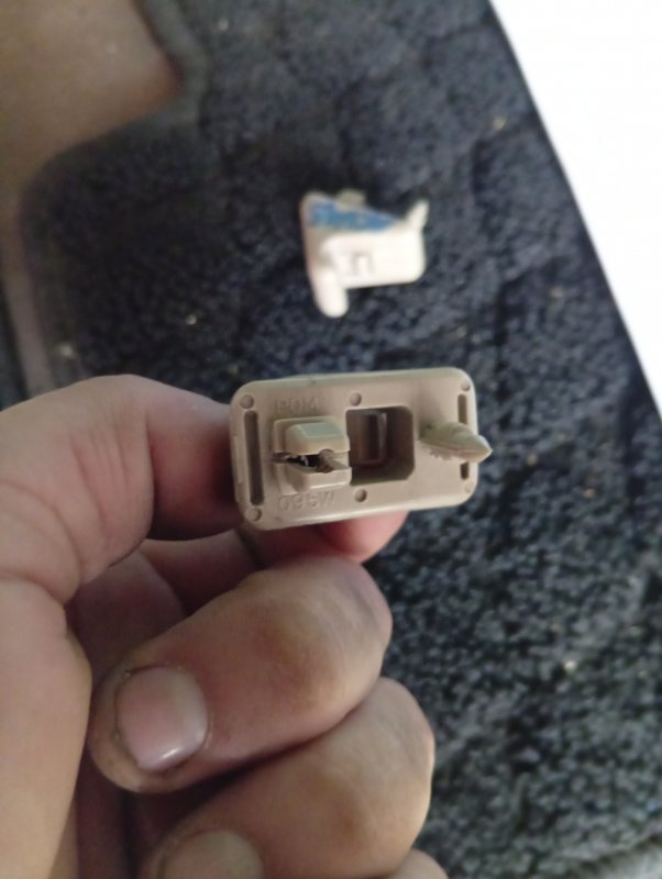 КРЕПЛЕНИЕ СОЛНЦЕЗАЩИТНОГО КОЗЫРЬКА HARRIER 2001 ACU15 2AZFE