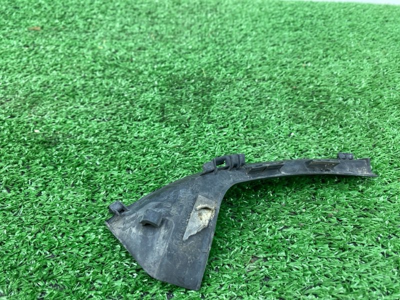 Уголок решетки под дворники левый TIIDA LATIO 2008 SNC11 HR15DE Уголок решетки под дворники левый TIIDA LATIO 2008 SNC11 HR15DE