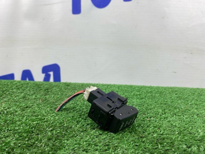 КНОПКА ВКЛЮЧЕНИЯ 4WD NISSAN TIIDA LATIO 2008 SNC11 HR15DE 255368Y20A контрактная