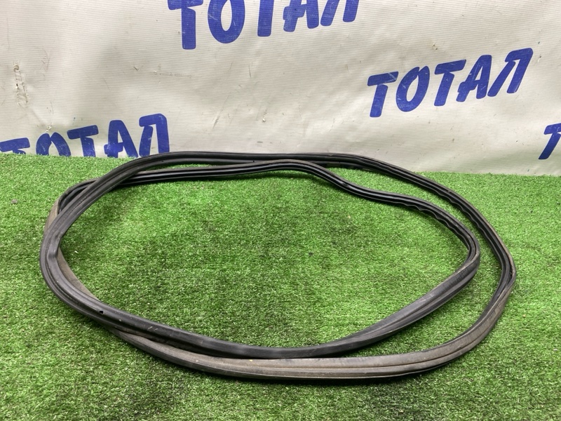 Уплотнительная резинка багажника SUBARU FORESTER 1999 SF5 EJ205 контрактная