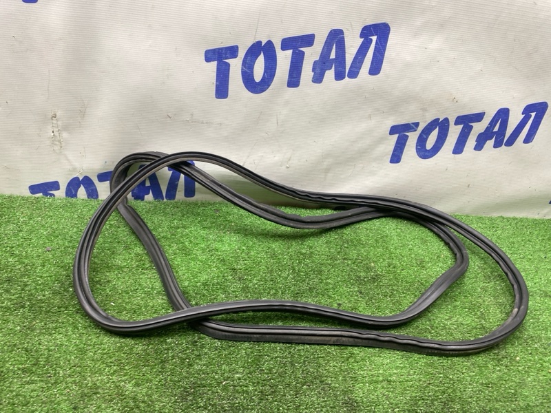 Уплотнительная резинка багажника FORESTER 1999 SF5 EJ205