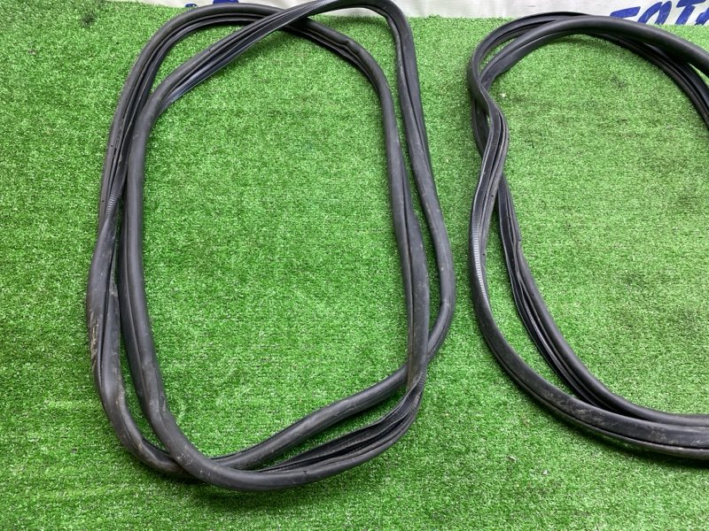 Уплотнение дверное VOXY 2011 ZRR75G 3ZRFAE Уплотнение дверное VOXY 2011 ZRR75G 3ZRFAE