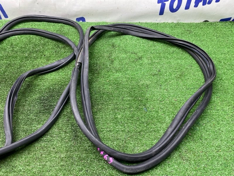 Уплотнение дверное VOXY 2011 ZRR75G 3ZRFAE Уплотнение дверное VOXY 2011 ZRR75G 3ZRFAE
