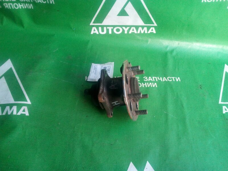 Ступица Toyota Noah AZR60 1AZFSE задняя (б/у)