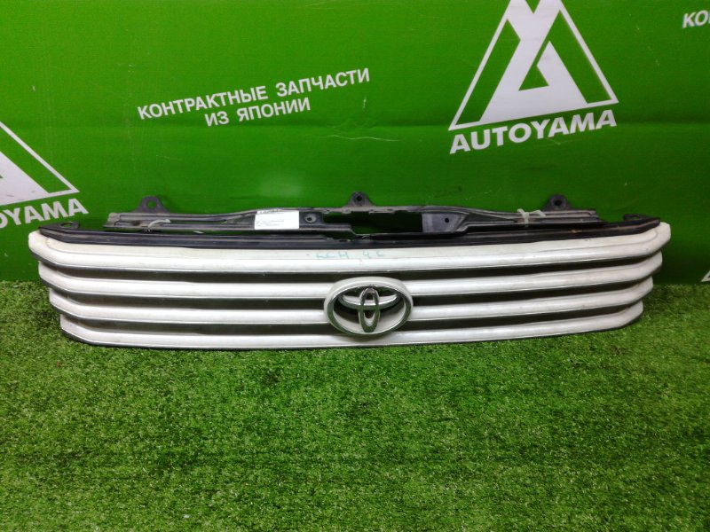 Решетка радиатора Toyota Hiace Regius KCH46 (б/у)