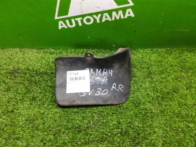 Брызговик Toyota Camry SV30 3SFE задний правый (б/у)