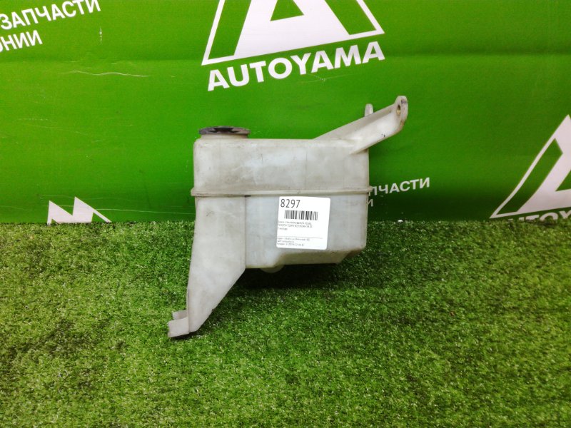Бачок стеклоомывателя Toyota Town Ace Noah SR50 передний (б/у)