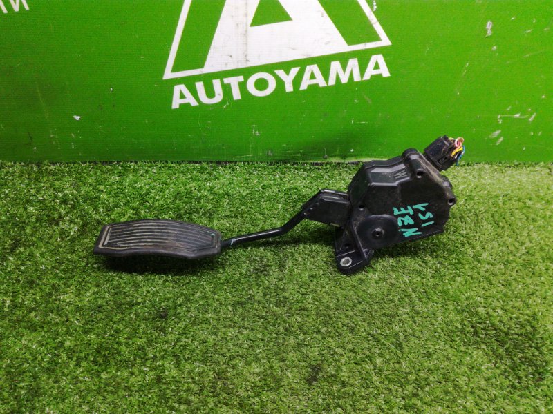 Педаль газа Toyota Auris NZE151 1NZFE 2011 (б/у)