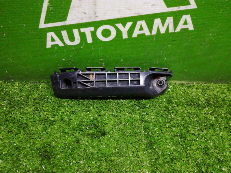 Крепление бампера Toyota Vitz NCP131 1NZFE 2011 переднее правое (б/у)
