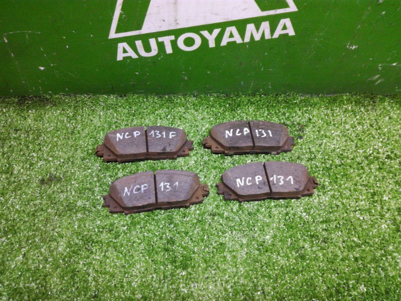 Тормозные колодки Toyota Vitz NCP131 1NZFE 2011 переднее (б/у)