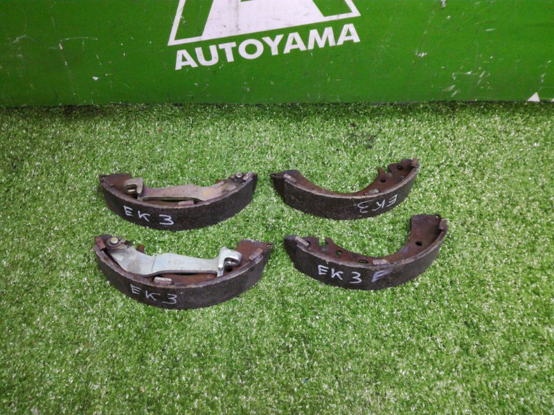 Тормозные колодки Honda Civic EK3 D15B заднее (б/у)