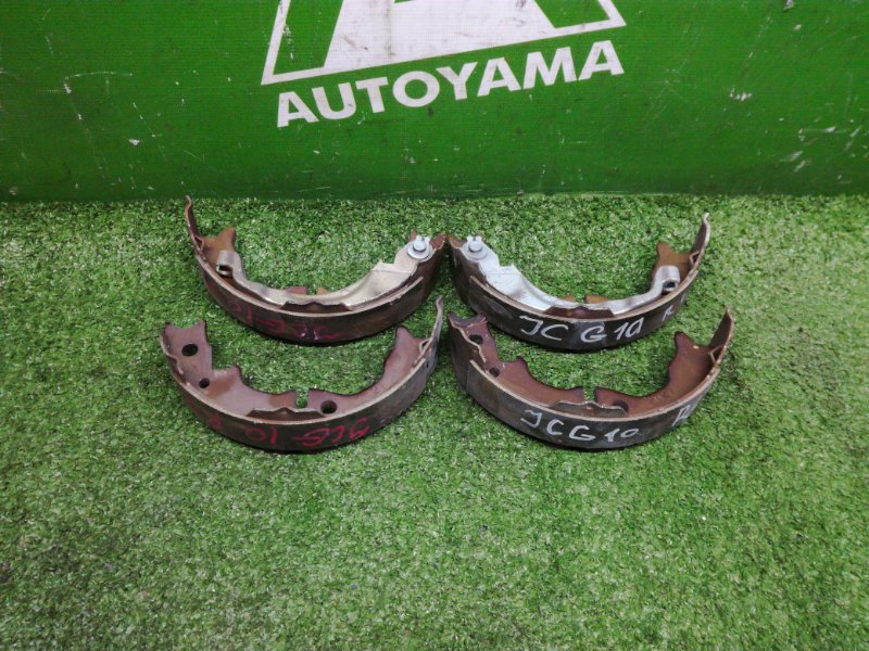 Тормозные колодки Toyota Progres JCG10 1JZGE заднее (б/у)