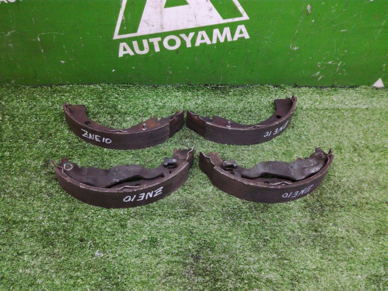 Тормозные колодки Toyota Wish ZNE10 1ZZFE 2004 заднее (б/у)